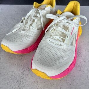 Size 10 Reebok Women's White and Pink FloatZig Running/Walking Shoes